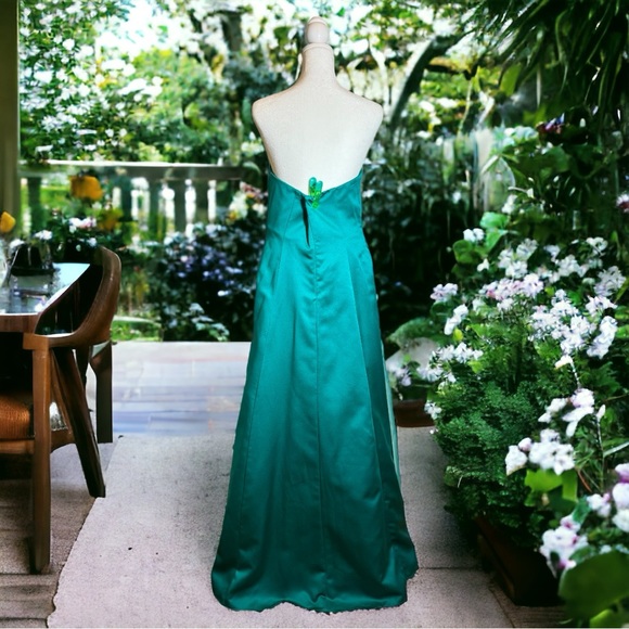 David’s Bridal Emerald Green Bridesmaid/Formal Dress.  Size 12. - Picture 3 of 11